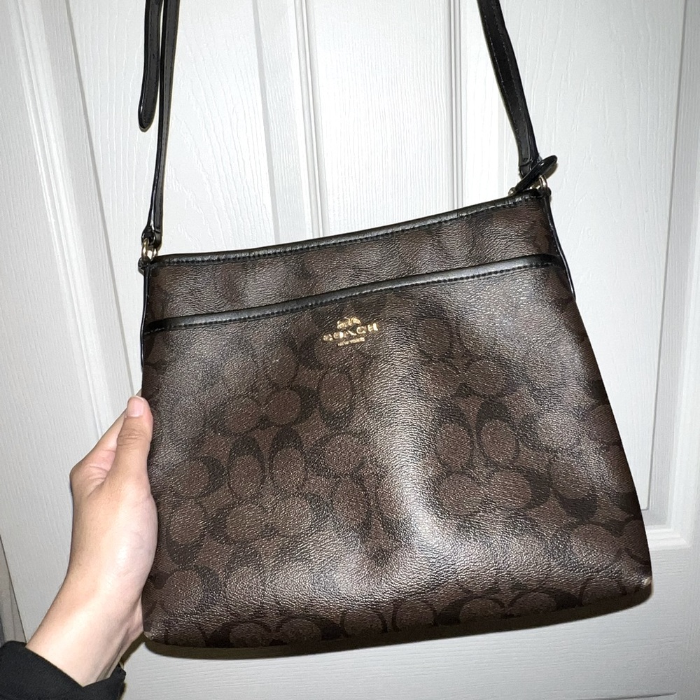 Crossbody handbag
